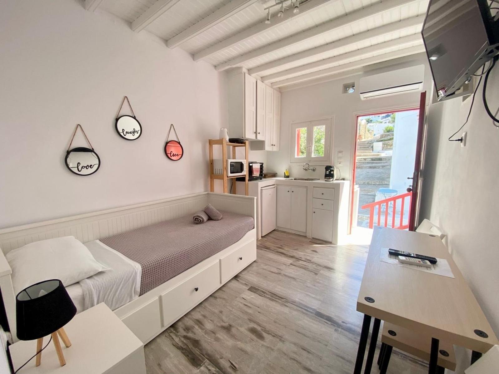 Апартаменты Elenitas Town House With Balcony And Sea View Mykonos Town Экстерьер фото